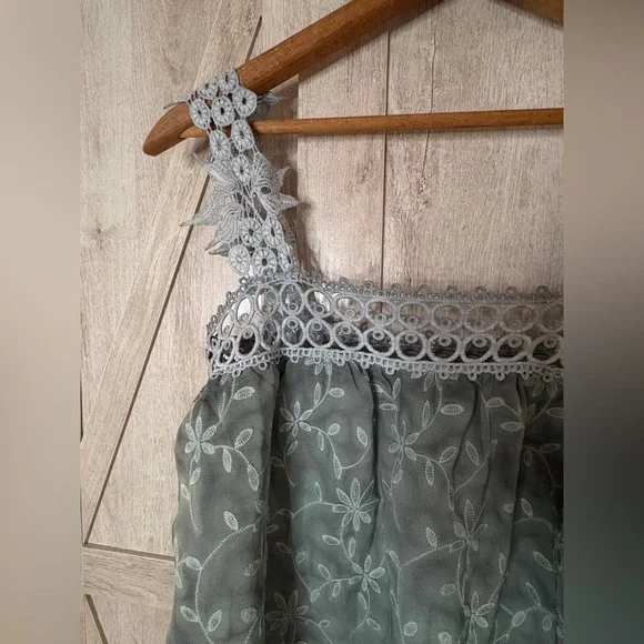 POL Green Floral Lace Strap Tank Top – Size S - Picture 2 of 7